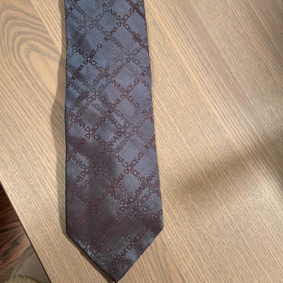 Mens Dolce Gabbana tie. Bluey/grey colour with embossing of brand. - Picture 3 of 11